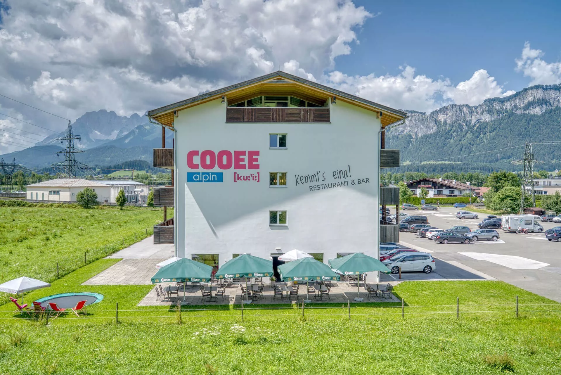 Das COOEE alpin Hotel Kitzbüheler Alpen von außen.