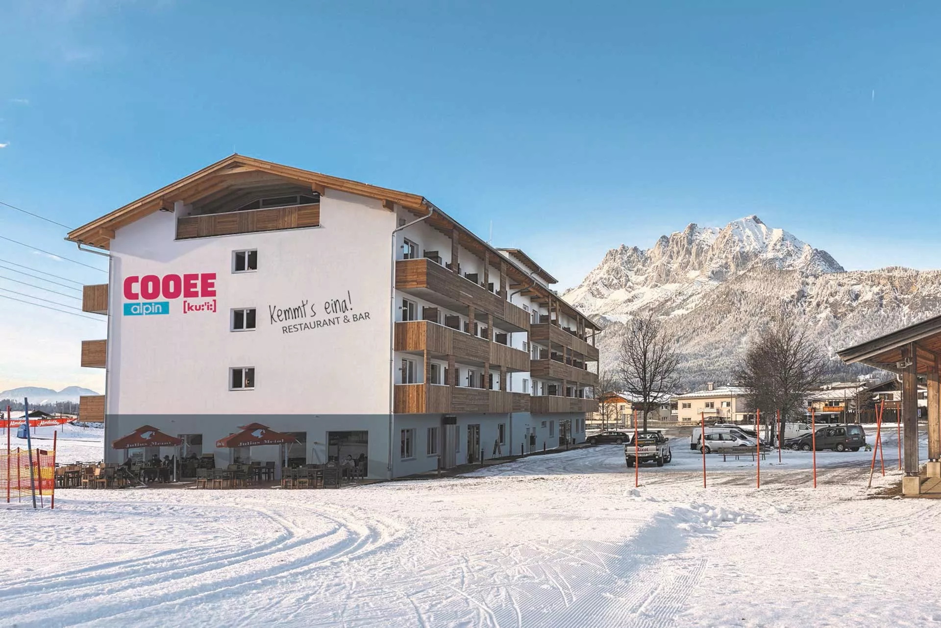 Das COOEE alpin Hotel Kitzbüheler Alpen von außen.